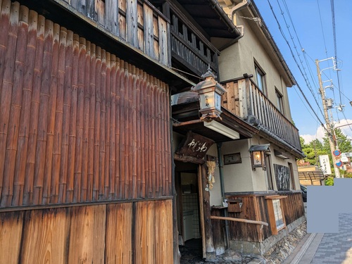 うぞふすい わらじや(京都・東山)店先D202506.jpg