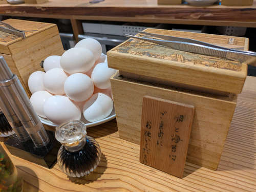 かね田(東京・丸の内)卓上の卵と海苔等202506.jpg