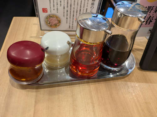 どうとんぼり神座(麻布十番)卓上トッピング202504.jpg