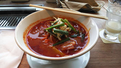 ぴょんぴょん舎GINZA UNA(銀座)ユッケジャン辛温麺@201903.jpg