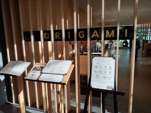 オールデイダイニング ORIGAMI店先202107.jpg