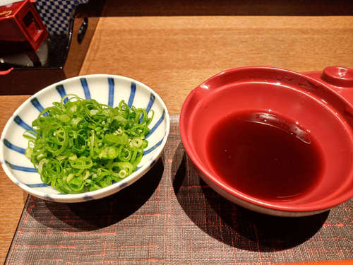 京都 鰻 まえはら(虎ノ門ヒルズ)愛のせ重A白焼きの薬味等202010.jpg