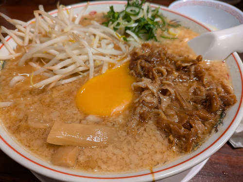 京都北白川ラーメン 魁力屋(川口末広)特製肉玉醤油そば 大B202503.jpg