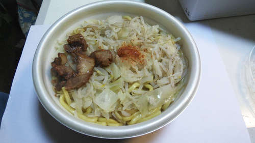 野菜マシにんにく醤油ラーメン(ファミリーマート)201902A.jpg