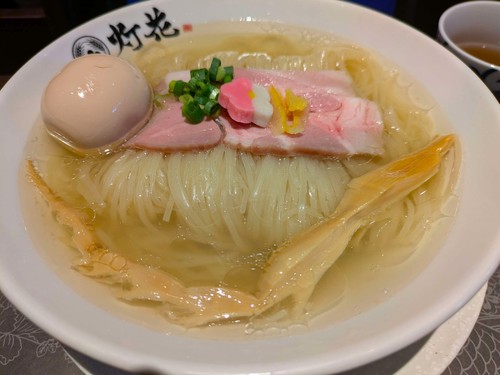鯛塩そば 灯花(東京・丸の内)味玉・鯛塩らぁ麺 大盛A202505.jpg
